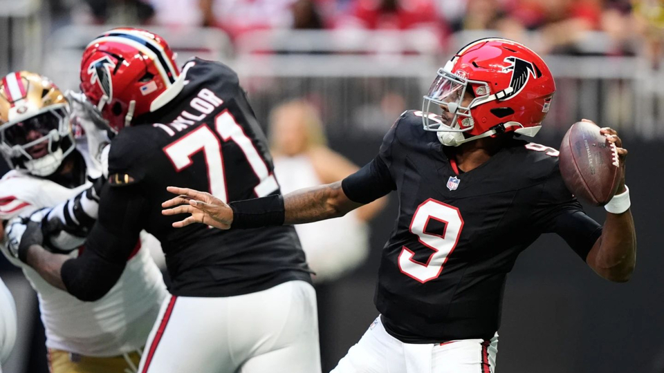 Michael Penix Jr. lanza 3 pases de touchdown y los Falcons provocan 4 pérdidas de balón para propinar a los 49ers su primera derrota, 29-20