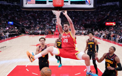 Sengun anota 29 puntos y Rockets siguen invictos al vencer 120-110 a Hawks