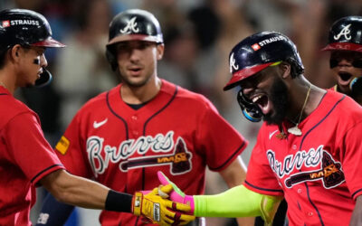 Los Braves conectaron tres jonrones, incluido uno de tres carreras de Harris, para vencer a los Phillies 6-2 y asegurar el puesto de comodín.