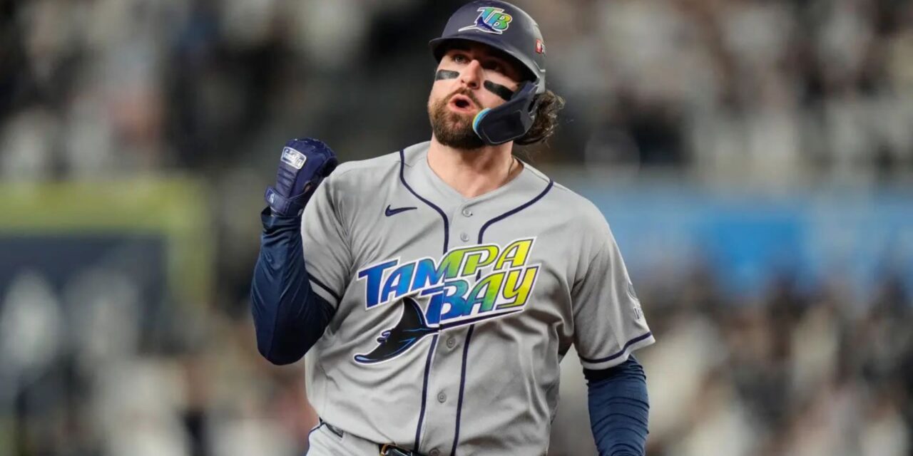 Rays barren a Yankees en serie divisional gracias a jonrón de Mesa e interferencia de fanático