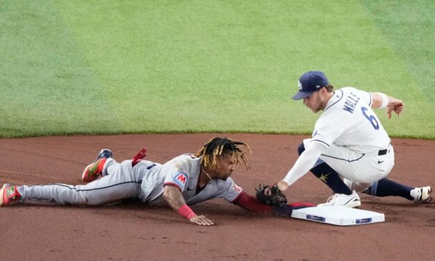 Chase DeLauter y José Ramírez guían a los Guardians a una victoria de 7-3 sobre los Rays en el primer juego de la Serie de Campeonato de la Liga Americana.