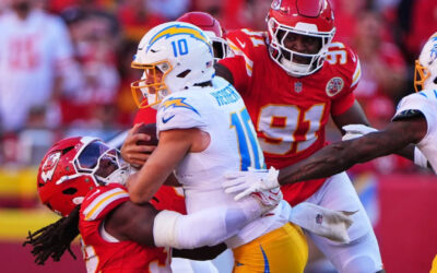 Los Chiefs se colocan 5-0, en victoria por 22-6 sobre los Chargers.