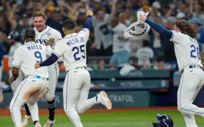 Los Rays sorprenden a los Brewers con un ataque de 2 carreras en la 12.ª entrada y fuerzan el quinto juego de la Serie Mundial tras ganar 4-3.