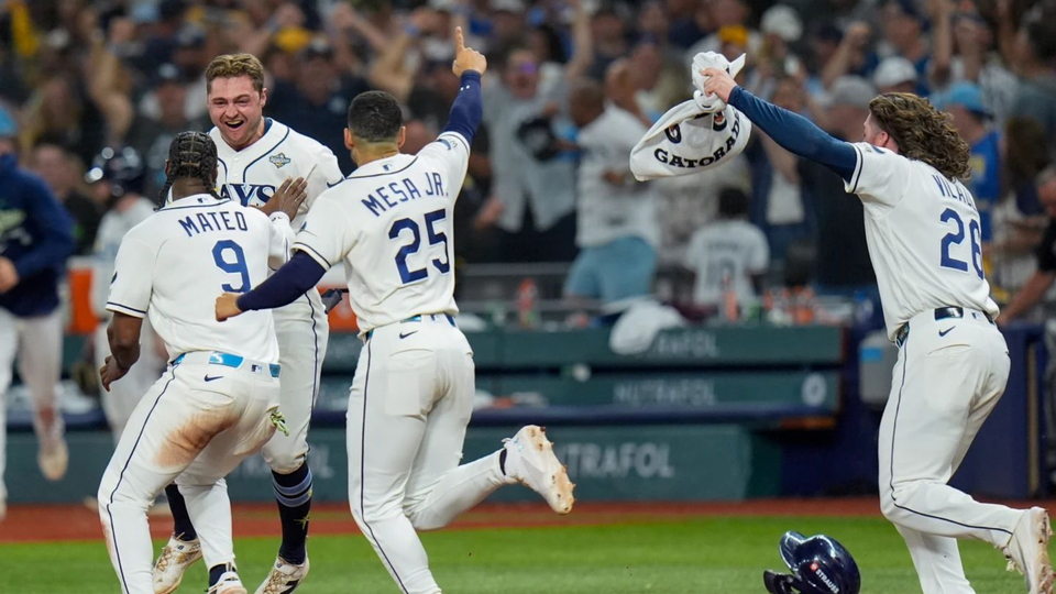 Los Rays sorprenden a los Brewers con un ataque de 2 carreras en la 12.ª entrada y fuerzan el quinto juego de la Serie Mundial tras ganar 4-3.