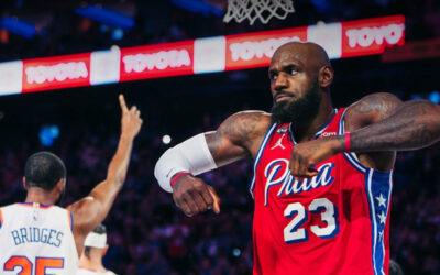 LeBron James anota 20 puntos y ayuda a que 76ers venzan a Knicks por 98-93