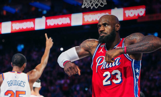 LeBron James anota 20 puntos y ayuda a que 76ers venzan a Knicks por 98-93