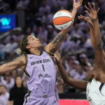 Las Valkyries superan a las Aces 83-81 y toman ventaja de 2-0 en las semifinales.