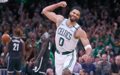 Tatum encesta justo antes del bocinazo en la prórroga y Celtics vencen 125-124 a Nets